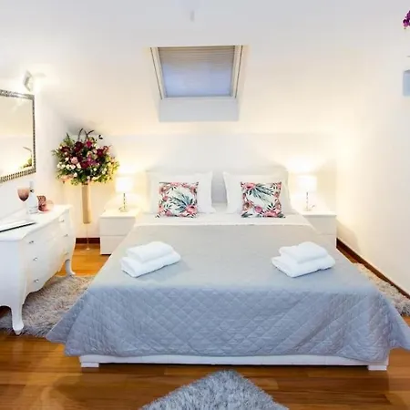 With 5 Bedrooms 公寓