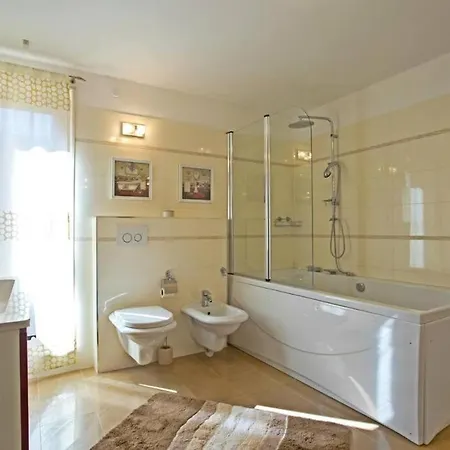 公寓 With 5 Bedrooms 斯普利特