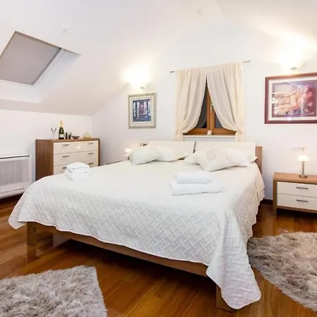 公寓 With 5 Bedrooms *