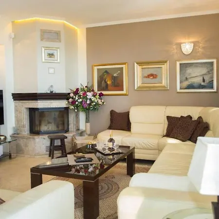 With 5 Bedrooms 公寓 斯普利特