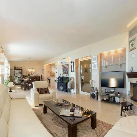 With 5 Bedrooms * 斯普利特