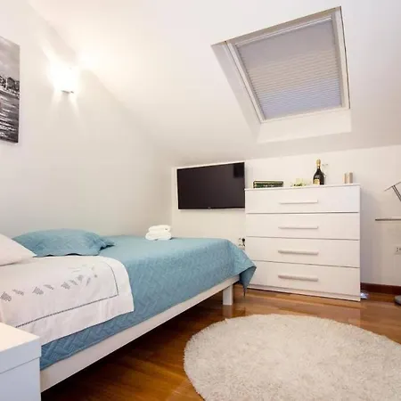 With 5 Bedrooms * 斯普利特